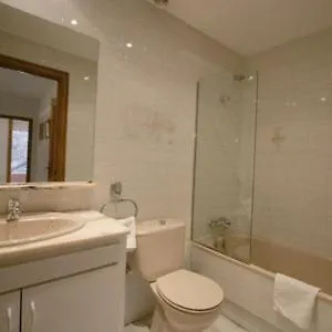 Girona Apartments *